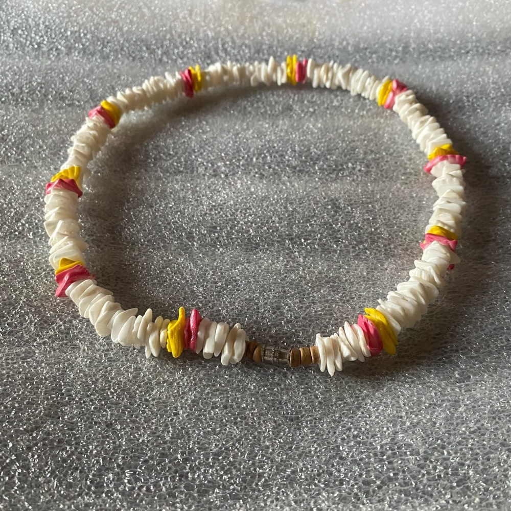 18" ROSE CLAM SHELL NECKLACE WHITE, PINK & YELLOW COLOR